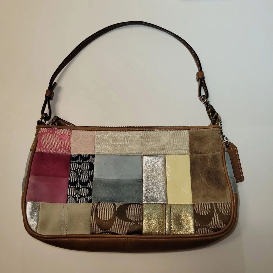 Coach Patchwork (Category: Luxury Bags & Wallets) located in Pateros City. Submitted by maesocutie (Listing ID 1452139008, Image 3). Description: Original Guaranteed, Preloved 💜 No issue or flaws .