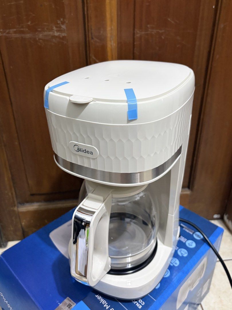Coffee Maker (Category: Coffee Machines & Makers) located in Quezon City. Submitted by oweldt (Listing ID 1452265494, Image 3). Description: MIDEA Brand Brand New Color: Apricot Original Price: ₱1999.00 Selling Price: 1000 Rfs: extra coffee maker -Fast Heating -Anti-Drip Coffee Dispense -Water Level Indicator -Dry-Boil Protection -Removable Coffee Basket for Easy Cleaning - Non-Risk of Overheating, Splashing & Scalding Specification: - Rated volt