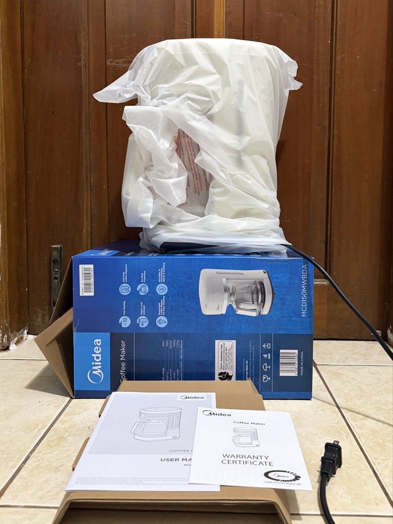 Coffee Maker (Category: Coffee Machines & Makers) located in Quezon City. Submitted by oweldt (Listing ID 1452265494, Image 2). Description: MIDEA Brand Brand New Color: Apricot Original Price: ₱1999.00 Selling Price: 1000 Rfs: extra coffee maker -Fast Heating -Anti-Drip Coffee Dispense -Water Level Indicator -Dry-Boil Protection -Removable Coffee Basket for Easy Cleaning - Non-Risk of Overheating, Splashing & Scalding Specification: - Rated volt