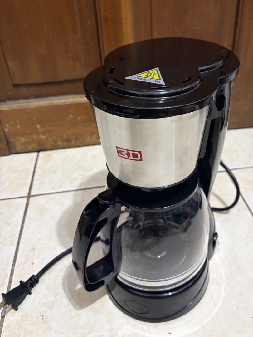Coffee Maker (Category: Coffee Machines & Makers) located in Quezon City. Submitted by oweldt (Listing ID 1452267172, Image 2). Description: 3D Brand Original Price: ₱1,399.00 Selling Price: ₱850 Rfs: upgrade into nespresso coffee machine The 3D CM-15NF coffee maker has 1.5L capacity, 800W power, glass carafe, removable filter, and auto keep warm function. Specification: Weight 1.18 kg Dimensions L 22 x W 17.5 x H 31 (cm) KEY FEATURES Power Input