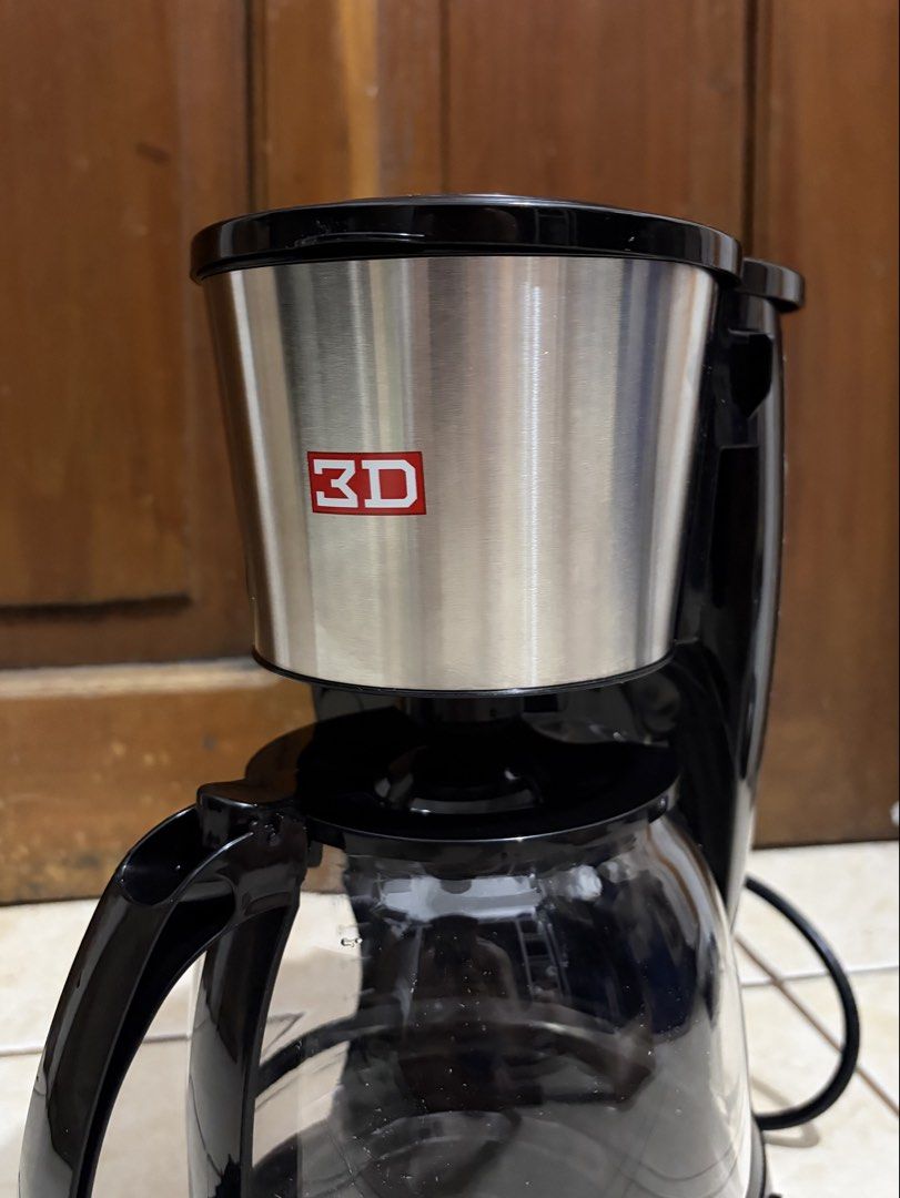 Coffee Maker (Category: Coffee Machines & Makers) located in Quezon City. Submitted by oweldt (Listing ID 1452267172, Image 3). Description: 3D Brand Original Price: ₱1,399.00 Selling Price: ₱850 Rfs: upgrade into nespresso coffee machine The 3D CM-15NF coffee maker has 1.5L capacity, 800W power, glass carafe, removable filter, and auto keep warm function. Specification: Weight 1.18 kg Dimensions L 22 x W 17.5 x H 31 (cm) KEY FEATURES Power Input