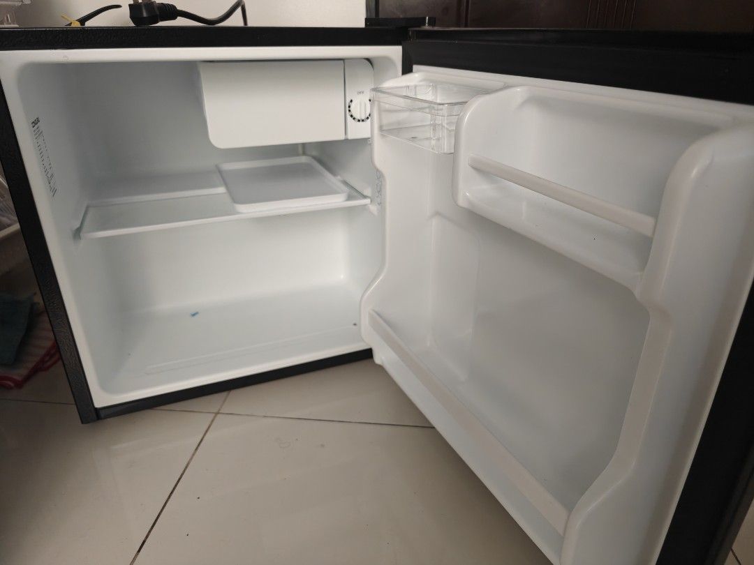 Condura 1.6 cu.ft. Personal Refrigerator (Category: Refrigerators and Freezers) located in Manila. Submitted by enzodan87459 (Listing ID 1452145188, Image 2). Description: Condura CPR51MN CG 1.6 cu.ft. Personal refrigerator Purchased last April 23,2026 at SM Megamall SM Appliances 8 months left of service warranty 4 years, and 8 months left of compressor warranty. Pickup in ortigas or Meetup in nearby areas Only used as a temporary ref RFS: Upgra