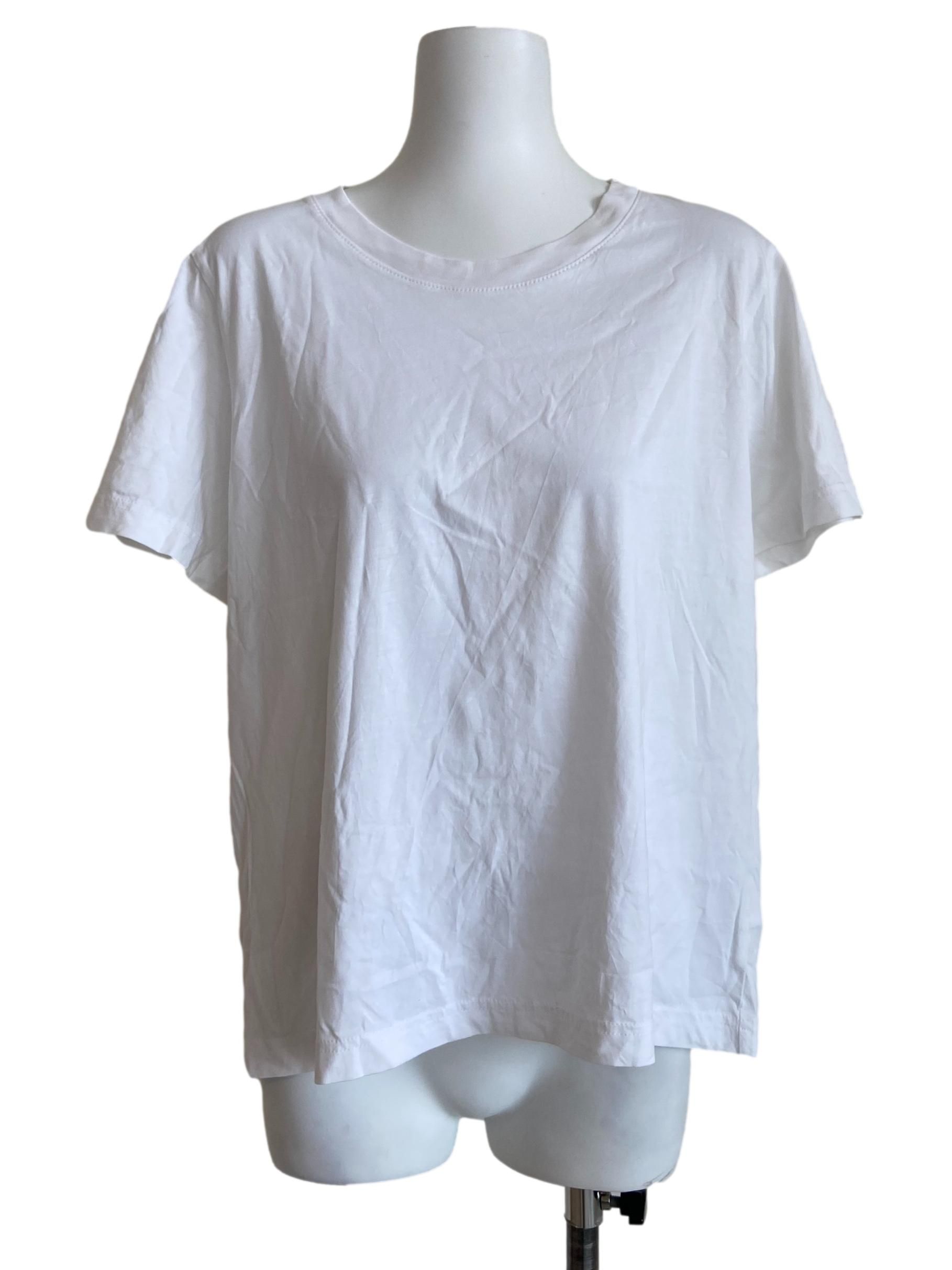 COS White Regular Basic Tee (Category: Other Tops) located in Kuala Lumpur. Submitted by refashmy (Listing ID 1452305963, Image 1). Description: [Brand] COS [Description] Slightly Stretchable No Pockets No Inner Lining [Measurements] Size M PTP - 18'' Waist - '' Length - 22'' [Condition] Please allow 0.5-1 inch difference in our given measurements. Any variance within this range may not be considered as a reason for a free return. Please refer to