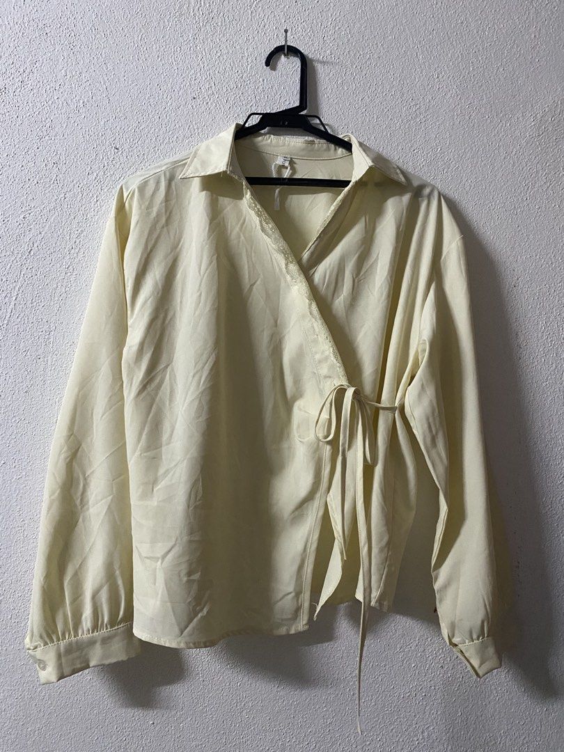 Cream Wrap Long Sleeve Blouse (Category: Blouses) located in Kuala Lumpur. Submitted by matchaaaloverr (Listing ID 1452265231, Image 1). Description: -condition 10/10 -pakai sekali je.