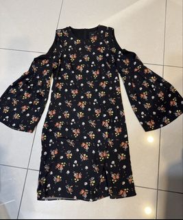 (Category: ) located in . Submitted by fashionshopaholic3 (Listing ID 1452308195, Image 1). Description: .