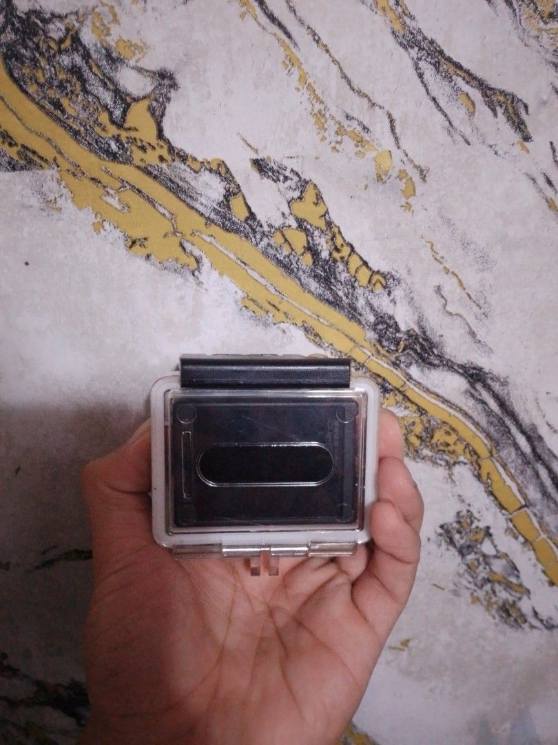 Defective GoPro HERO4 silver Action Camera in Protective Case (Category: Cameras) located in Quezon City. Submitted by yukareshin (Listing ID 1452309768, Image 2). Description: Defective GoPro HERO4 Silver camera. Comes in a clear protective case. .