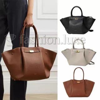 (Category: ) located in . Submitted by fashion.luxe (Listing ID 1452314013, Image 1). Description: .