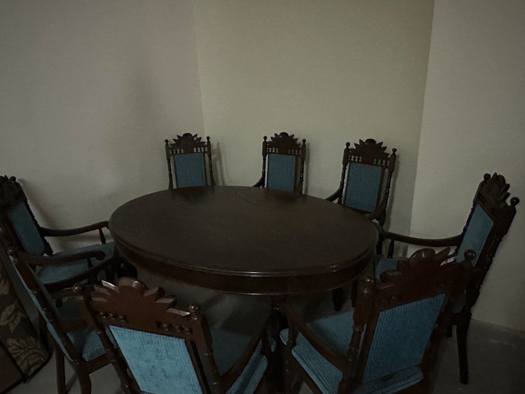Dining Table (Category: Tables & Sets) located in Kuala Lumpur. Submitted by kishen12 (Listing ID 1452111441, Image 1). Description: Solid Wood Round Dining Table with Chairs.