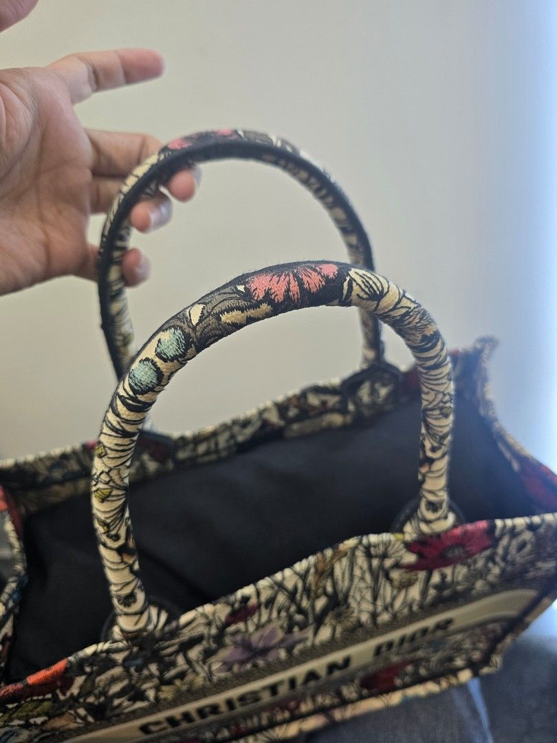 Dior Book Tote Medium Mille Fleurs Bag (Category: Luxury Bags & Wallets) located in Taguig. Submitted by mluxeph (Listing ID 1452133296, Image 3). Description: Dior Book Tote Medium Mille Fleurs Bag Gender: Ladies Material: Canvas Stamp: 50 MA 1210 Year: 2020 Interior: One Main Compartment Measurements: 14.25”L X 6.4”W X 10.9”H Handle Drop: 6.75" Hardware: None Inclusions: NONE Detailed Item Description: The item has been used but no major signs 