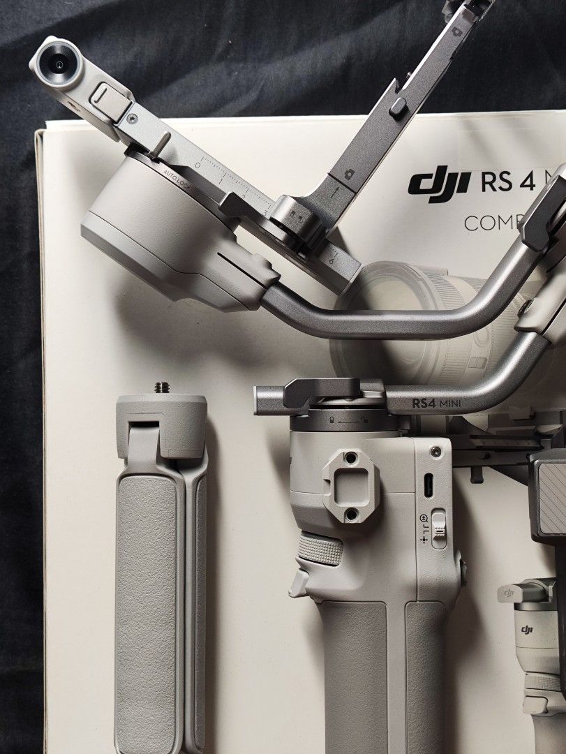 DJI RS 4 Mini Combo (Good as New) (Category: Gimbals & Stabilizers ) located in Pasig City. Submitted by richmmonddd (Listing ID 1452180607, Image 2). Description: used twice only. complete inclusion. good as new.