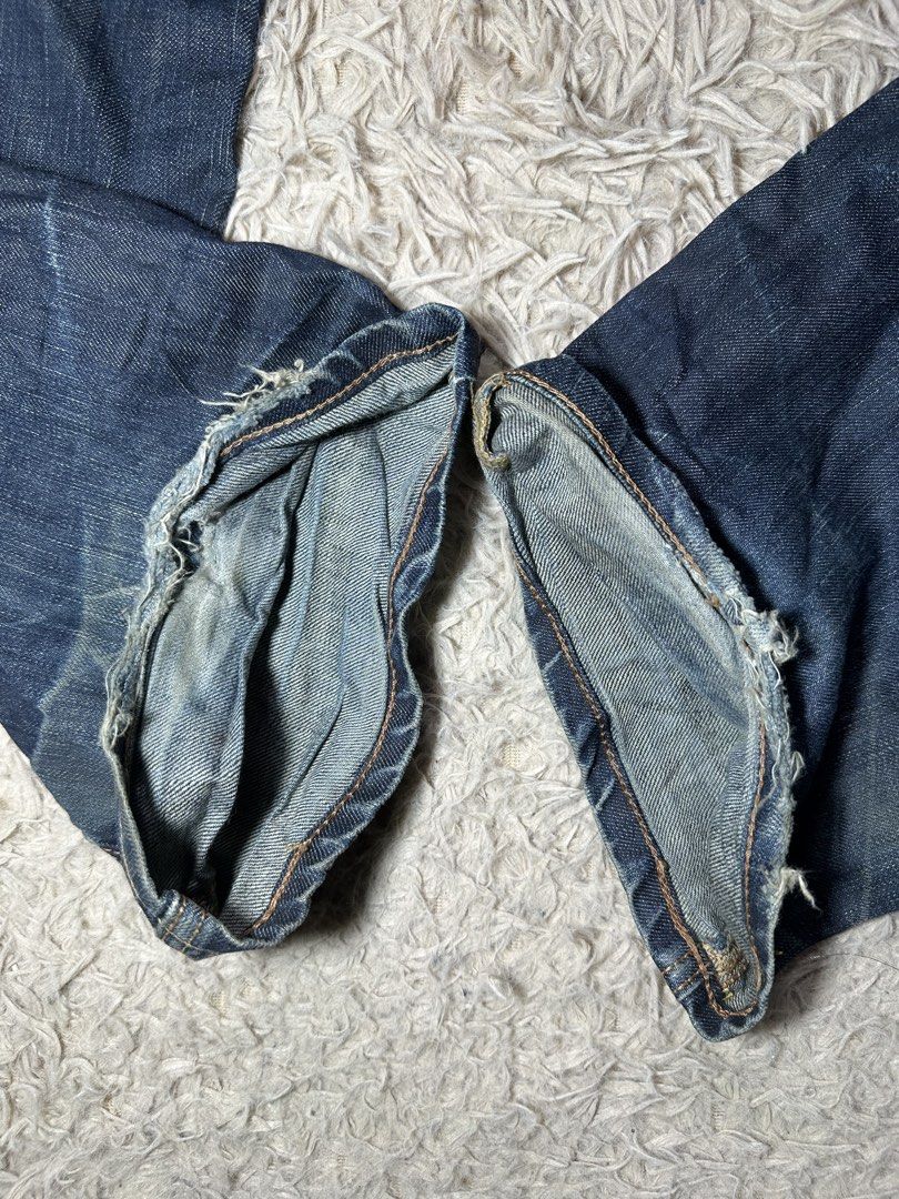 Edwin (Category: Jeans) located in Cherang Ruku. Submitted by hir747 (Listing ID 1452303271, Image 3). Description: Size manual Waist 33/34 inc Length 43.5 inc Leg opening 9 inc .