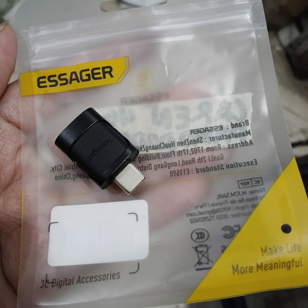 Essager USB 3.0 Type-C to USB-A Adapter Converter Black (Category: Cables & Adaptors) located in Antipolo. Submitted by carenalba25 (Listing ID 1452219031, Image 2). Description: - Essager USB-C to USB 3.0 Adapter - Color: Black - Converts USB-C port to standard USB-A port - Connects USB devices like flash drives, keyboards, and mice - Compatible with USB-C phones and laptops - Compact and portable design - Expands your device's connectivity opti