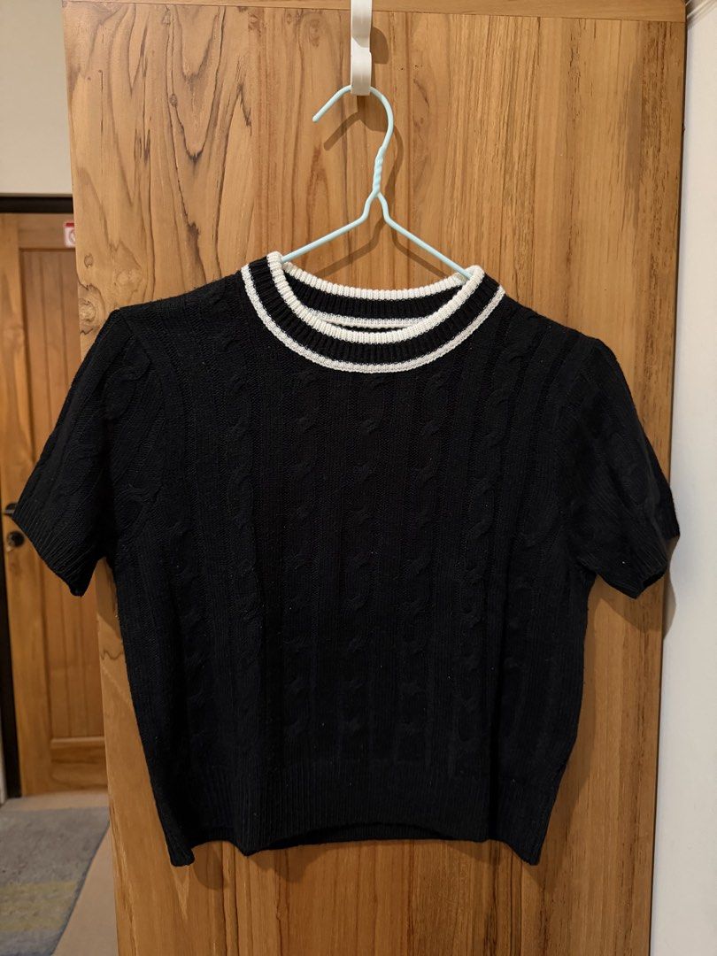 Executive knit top (Kategori: Atasan) berada di Malang. Dikirim oleh eladhalah (ID iklan 1452289730, Gambar 1). Deskripsi: .