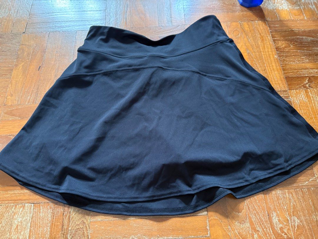 exercise skort (Category: Activewear) located in Singapore. Submitted by earlgreyhotcakes (Listing ID 1452301917, Image 2). Description: stretchy (fits L/XL) brand new without tag tracked mail +$2.80 no nego, no meet ups .