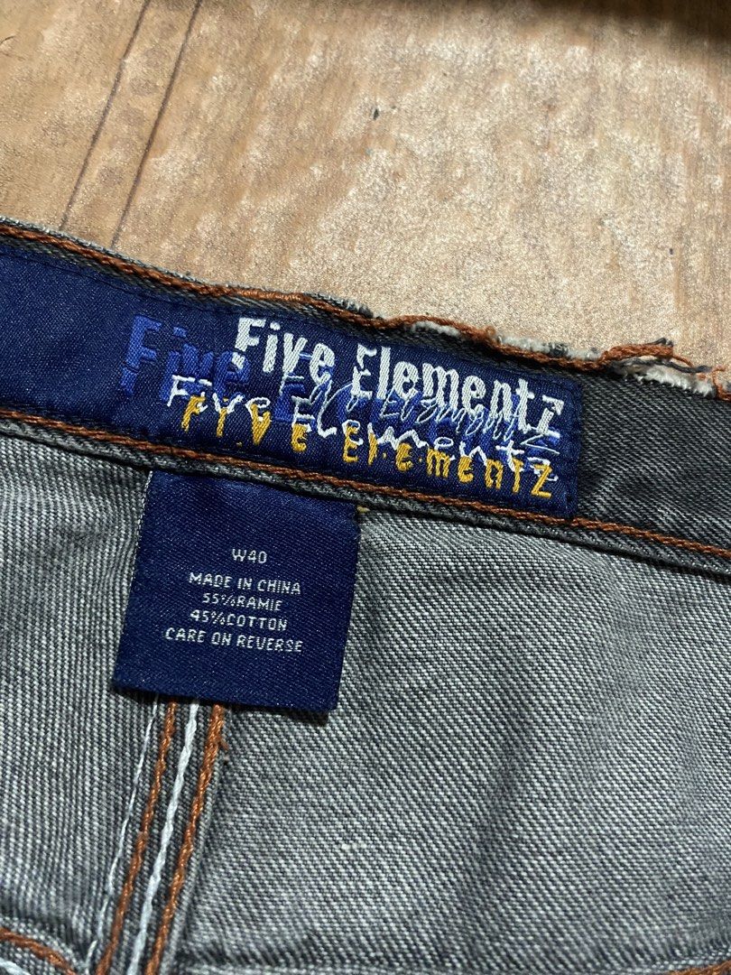 FIVE ELEMENTZ (Category: Shorts) located in San Mateo. Submitted by miguel08k (Listing ID 1452228874, Image 3). Description: FIVE ELEMENTZ W: 40 L: 26.5 T: 15 H: 13 HARD DENIM issue: minimal distress on waist and paint stains.