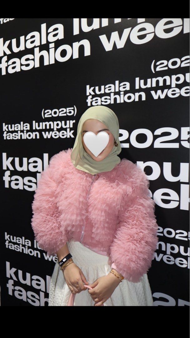 Fluffy Jacket (Category: Coats, Jackets and Outerwear) located in Kota Bharu. Submitted by sarahaydr (Listing ID 1452274041, Image 1). Description: Pakai sekali je.