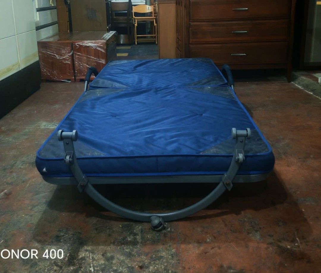 ❗️SALE❗️ Folding Bed (Category: Bed Frames & Mattresses) located in Quezon City. Submitted by dannikkishoppe2 (Listing ID 1452215724, Image 3). Description: Folding Bed ‼️₱4500‼️ Please manage your expectations as there might be minimal flaws. Color may vary due to lighting, it may appear darker or lighter in person. Check photos first before buying. Please refrain from purchasing if you are particular about USED items and imperfections. Thank yo