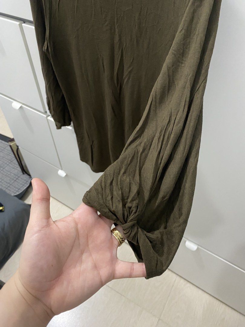 Forest Green Blouse fr. Massimo Dutti | Singapore (Category: Blouses) located in Valenzuela. Submitted by ivyyysan (Listing ID 1452122776, Image 3). Description: -never worn, bought in singapore - loved it but i no longer like green (sayang lang tbh) - original price: 2,750(ish) in peso - negotiable price - rfs: de-cluttering, idk how to style it pala 🥹 - buy nyo na please!!!🙏🏻.