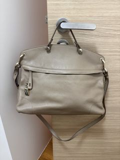 (Category: ) located in . Submitted by luxe4style (Listing ID 1452194373, Image 1). Description: .