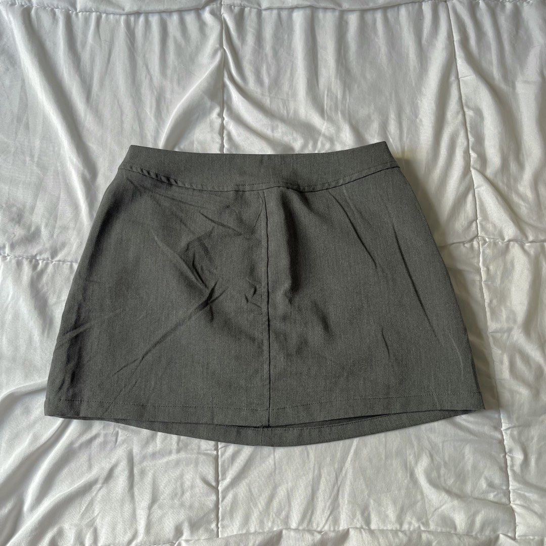 Gray Mini Skirt (Category: Skirts) located in Davao. Submitted by byeooool (Listing ID 1452247612, Image 3). Description: - no flaws at all - best fits s-m rfs: not my style anymore. only used once.