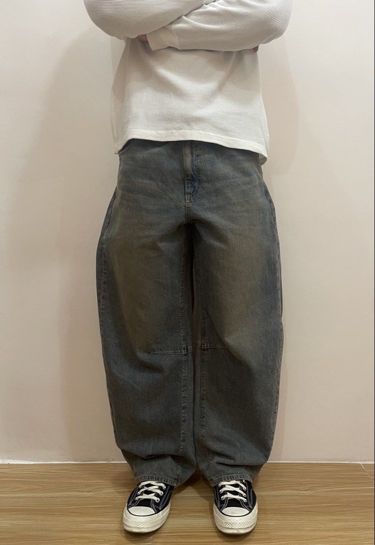 GU Mudwash Baggy Barrel Pants (Category: Jeans) located in Baliuag. Submitted by cjfindz (Listing ID 1452175929, Image 3). Description: GU Mudwash Baggy Barrel Pants Dimes (inches) Width: 35 Length: 42 Leghole: 10 Color Rate: 9.5/10 Condition: Excellent 🪛ISSUE: None Kindly check and zoom the photos for issues. COLOR MAY VARY DUE TO LIGHTING..