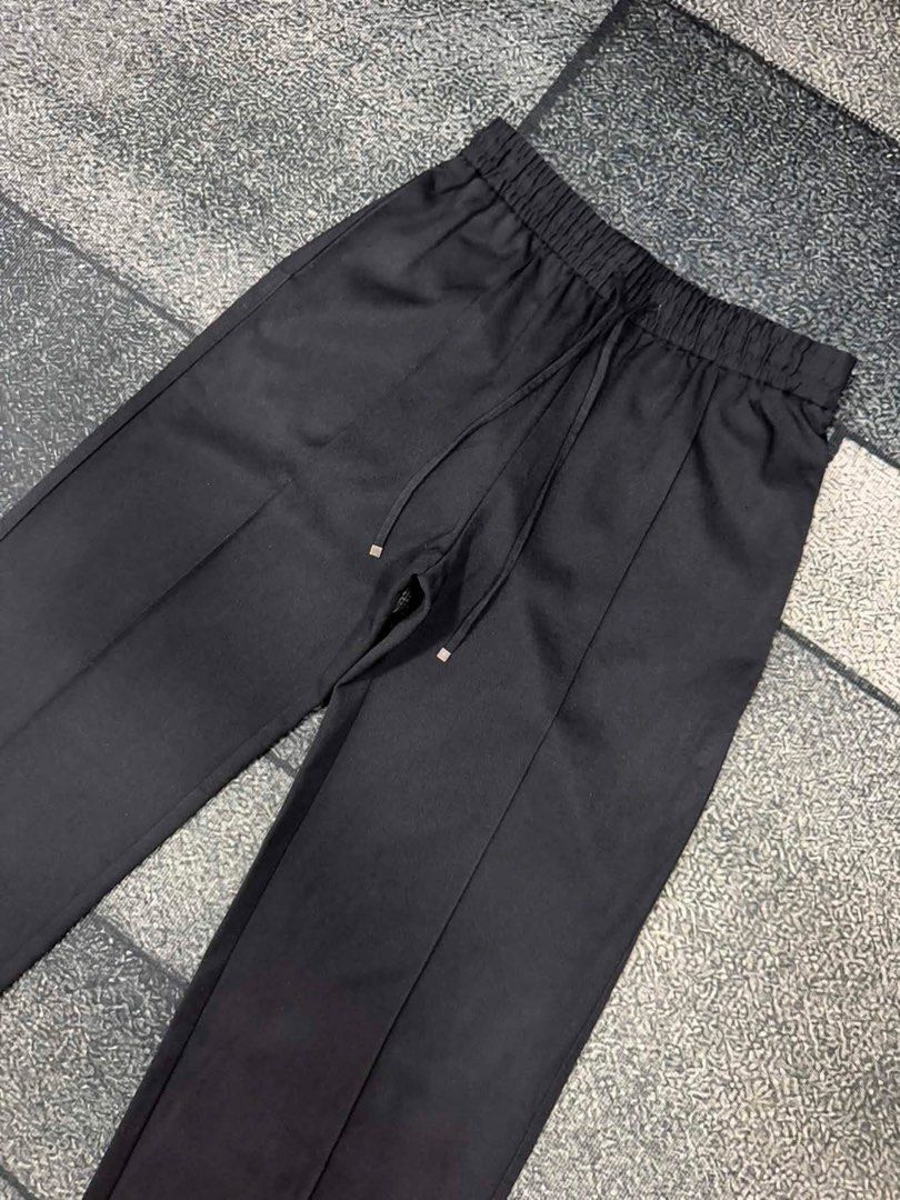 Gu Pleated Trousers in black (Category: Other Bottoms) located in Iloilo. Submitted by bunitoapparel_v2 (Listing ID 1452240364, Image 2). Description: waist 30 Length 38.