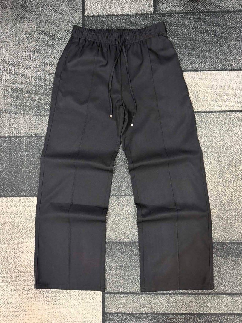 Gu Pleated Trousers in black (Category: Other Bottoms) located in Iloilo. Submitted by bunitoapparel_v2 (Listing ID 1452240364, Image 1). Description: waist 30 Length 38.