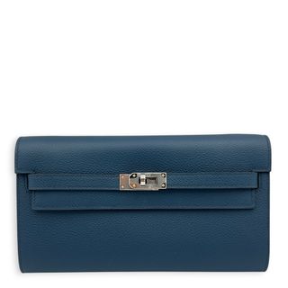 (Category: ) located in . Submitted by carousellluxury (Listing ID 1452200206, Image 1). Description: .