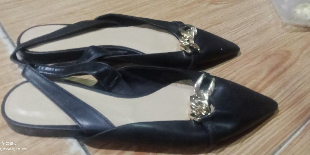 H&M (Category: Flats & Sandals) located in Koronadal. Submitted by glads08089 (Listing ID 1452319096, Image 3). Description: h&m sandal size 37.