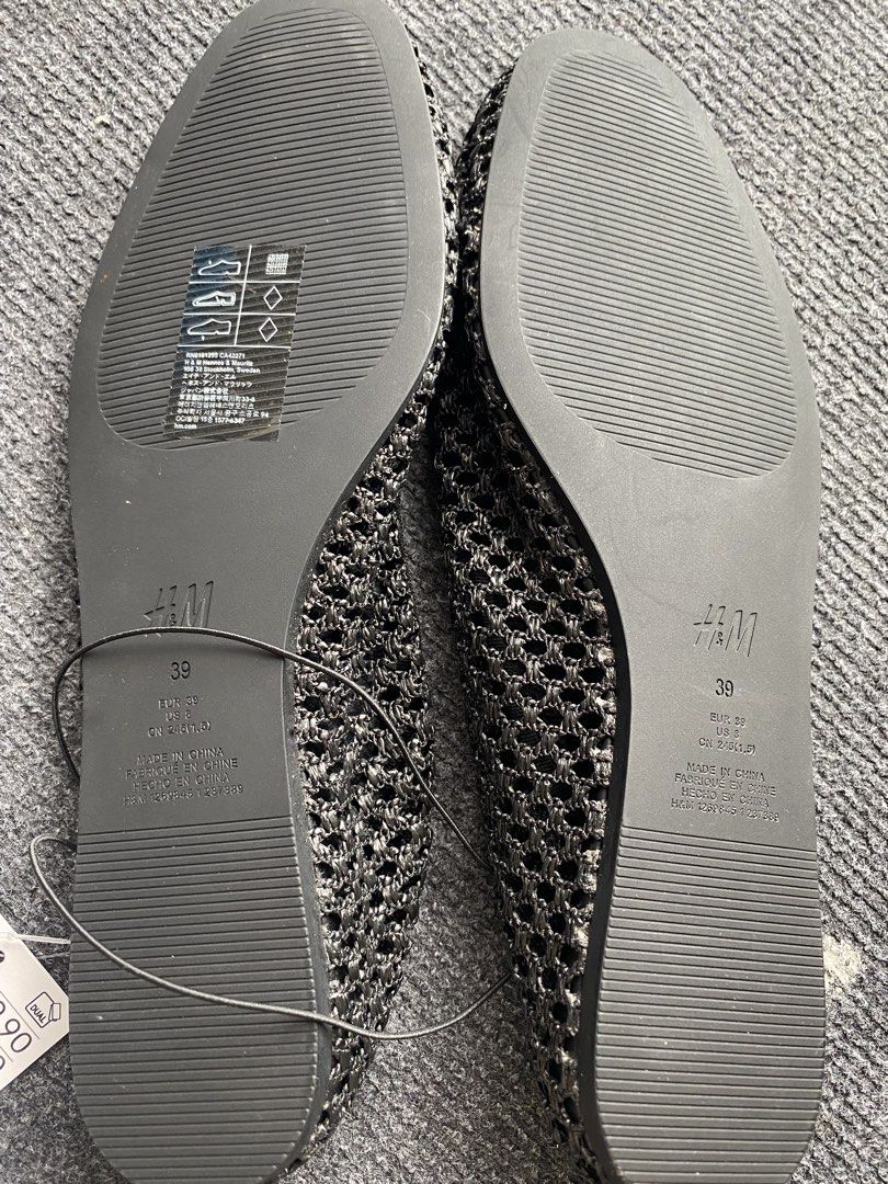 H&M Black Mesh Ballet Flats Size 39 EUR (Category: Flats) located in Ampang. Submitted by zaasno (Listing ID 1452173588, Image 3). Description: - Brand: H&M - Style: Black Mesh Ballet Flats - Size: 39 EUR - Type: Slip-on - Features: Breathable mesh design, stylish - Condition: Brand new with tags attached - Occasion: Great for casual wear.