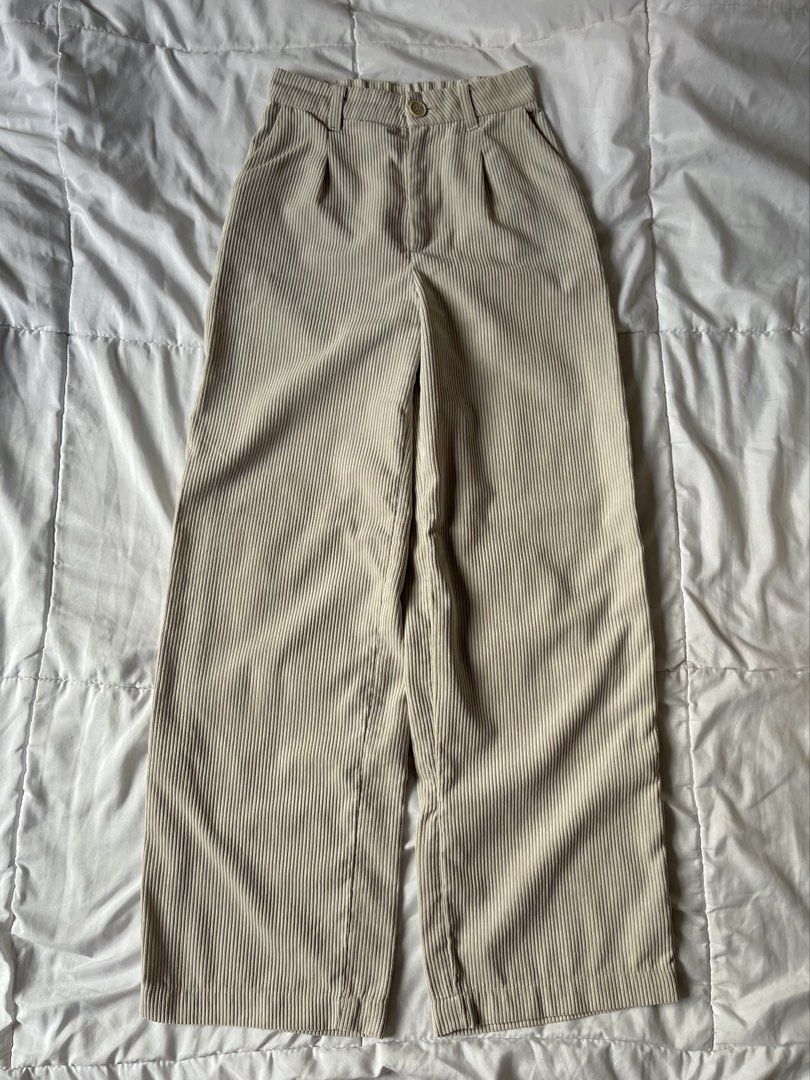 H&M Corduroy Pants (Category: Other Bottoms) located in Davao. Submitted by byeooool (Listing ID 1452227881, Image 2). Description: - sooo flattering! - fits 24-27" - 39" length - xs on tag .