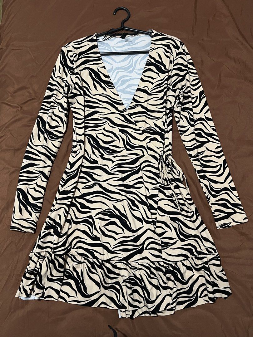 H&M Divided Zebra Print Wrap Dress (Category: Dresses) located in Quezon City. Submitted by heyhedda (Listing ID 1452186667, Image 1). Description: - H&M Divided zebra print wrap dress - Size: S - Features: Long sleeves, ruffled hem, tie waist closure.