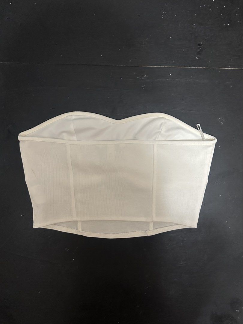 H&M white tube top (Category: Sleeveless) located in Rizal. Submitted by declu77er (Listing ID 1452289439, Image 2). Description: Can fit s-m.