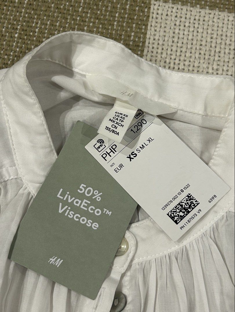 H&M white viscose button-up collared blouse with puffy sleeves (Category: Blouses) located in Quezon City. Submitted by sandrinasaurus (Listing ID 1452238461, Image 2). Description: size XS to S - contact for exact measurements - from H&M - soft material ‼️ faint yellowing on right sleeve (picture 3) - never worn before, original tag attached - originally bought for ₱1290 📍 quezon city 💸 gcash 📬 j&t / contact for other methods + shipping fee.