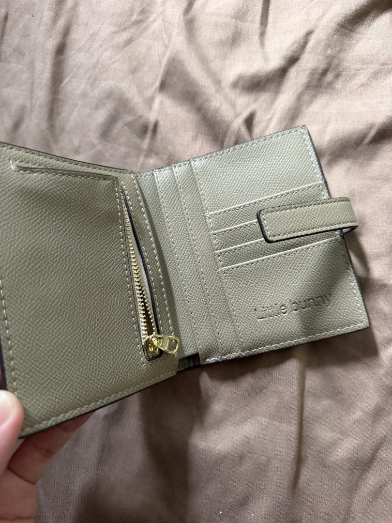 HOLB wallet (Category: Wallets & Card holders) located in Rizal. Submitted by yannieeeeeeeeee (Listing ID 1452197043, Image 2). Description: PM for more details Nego.