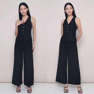 (Category: ) located in . Submitted by kissmywardrobe (Listing ID 1452228577, Image 1). Description: .