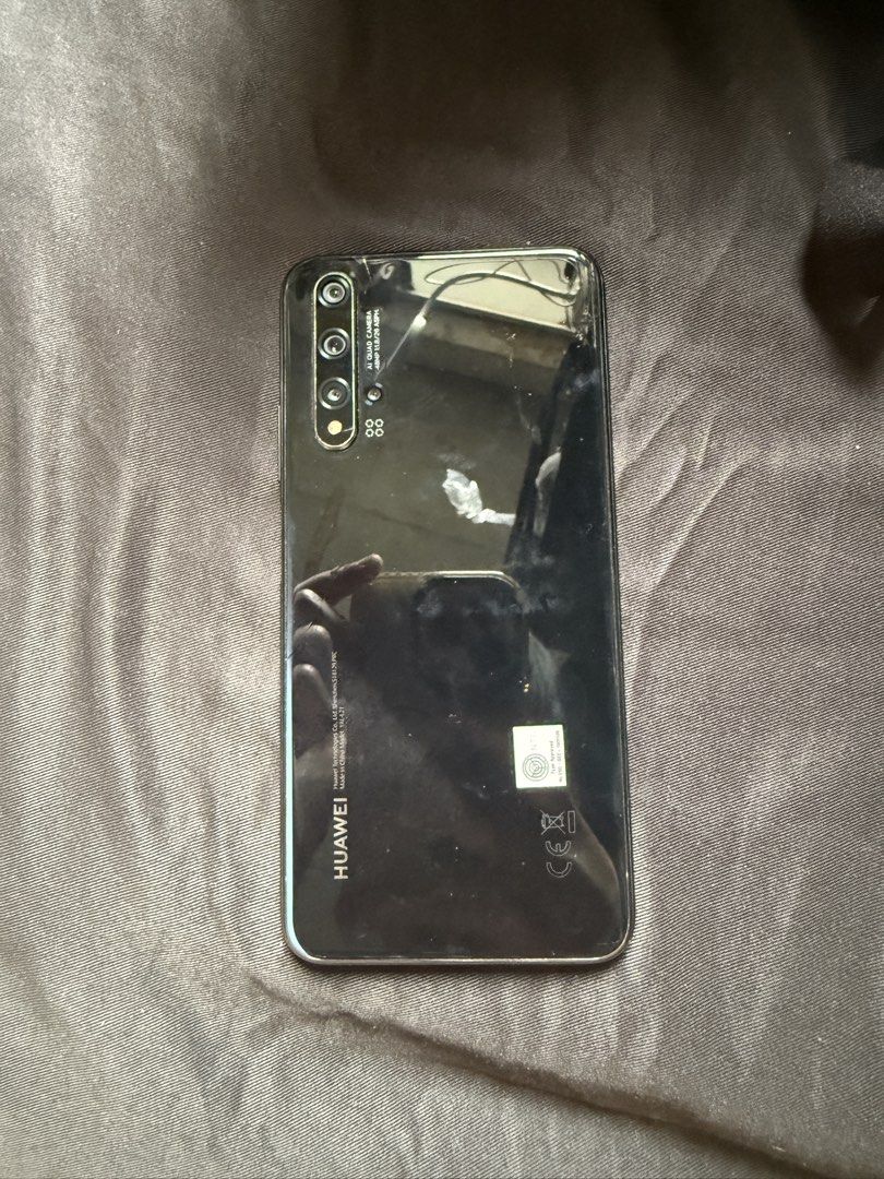Huawei Nova 5T (Category: Huawei) located in Pasay City. Submitted by mgyyyyyyyy (Listing ID 1452145308, Image 2). Description: RFS: Nakatambak lang Defects seen on pics. Screen still working well. .