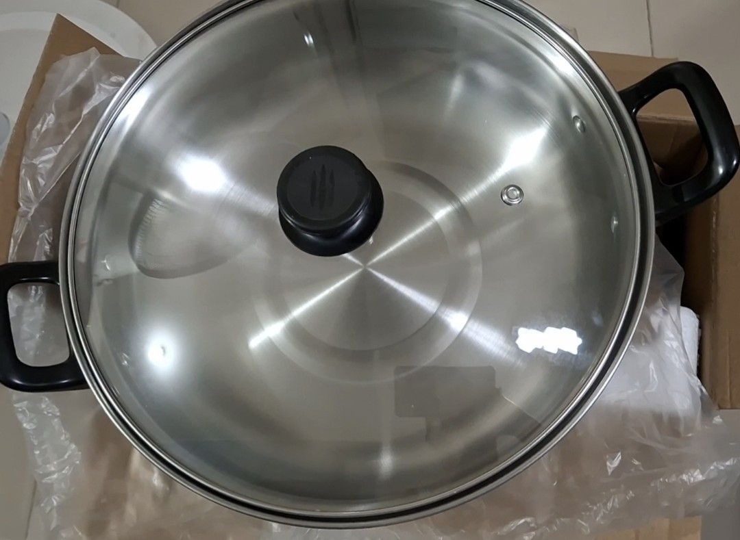 Induction Cooker with free induction pot, 7 Preset Programs (Category: Cookers) located in Marikina City. Submitted by sakura1010 (Listing ID 1446551353, Image 3). Description: - BLAKK Induction Cooker - Free Induction pot with glass cover included - Automatic Pan Recognition - 7 Preset Cooking Programs - 8 Temperature Settings - 3-Hour Timer - Overheat Protection - Auto Shut-off Safety Feature - User Manual Included.