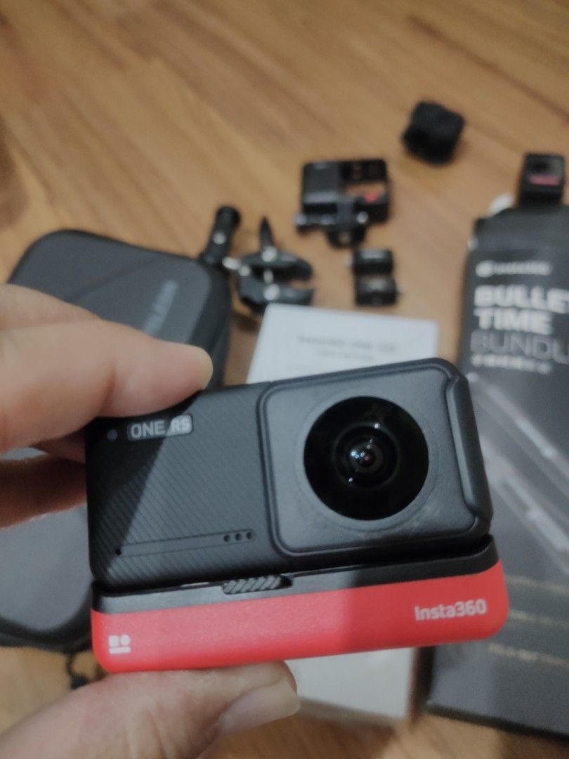 Insta360 ONE RS Twin Edition with Bullet Time Bundle (Category: Cameras) located in Shah Alam. Submitted by murshidee (Listing ID 1452278066, Image 3). Description: - Insta360 ONE RS Twin Edition action camera - Includes interchangeable lens setup - Comes with Bullet Time Bundle accessories - ulanzi superclamp, ulanzi hummingbirds quick release x 2 pairs - telesin bags kingma charger - Perfect for dynamic and creative shots - Selling as a complet
