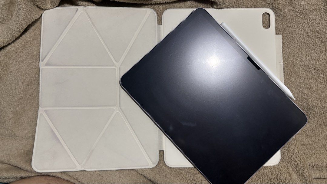 Ipad Air M3 with Apple Pencil Pro (Category: iPad) located in Paranaque City. Submitted by engenexjj (Listing ID 1452260179, Image 2). Description: Item: iPad Air M3 11 inch Warranty : Until January 2027 (bought last march 2026 for review) RFS: passed the board already so rarely used. Condition: 8.5/10 Price: 40,000 Note: - complete box and accessories w/ receipts MOP: Gcash / BDO MOD: Lalamove or meetup Shipping: Shouldered by buyer PM for offer