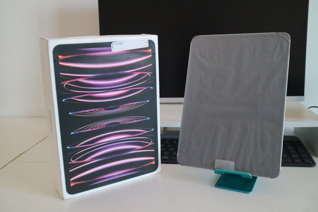 Ipad pro 11” m2 2tb wifi + cellular (Category: iPad) located in Mandaluyong City. Submitted by venshope.gadget (Listing ID 1452115002, Image 1). Description: ipad pro 11” m2 2TB wifi cellular Like new with box Price: 69,900 100% Almost brandnew, 100% no defect and no history of repair -openline any simcard ios: 16.2 pa. Package included ipad pro 11” m2 2TB wifi cellular Like new with box -type C cable unused -adapter charger unused -manual and bo
