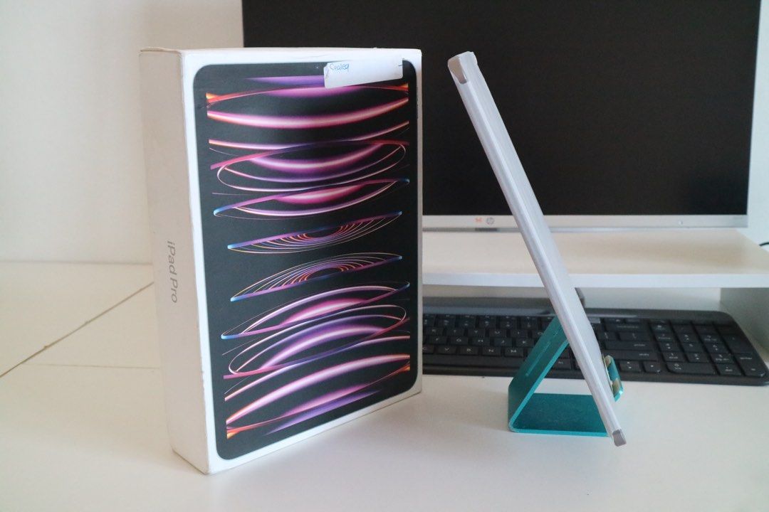 Ipad pro 11” m2 2tb wifi + cellular (Category: iPad) located in Mandaluyong City. Submitted by venshope.gadget (Listing ID 1452115002, Image 3). Description: ipad pro 11” m2 2TB wifi cellular Like new with box Price: 69,900 100% Almost brandnew, 100% no defect and no history of repair -openline any simcard ios: 16.2 pa. Package included ipad pro 11” m2 2TB wifi cellular Like new with box -type C cable unused -adapter charger unused -manual and bo
