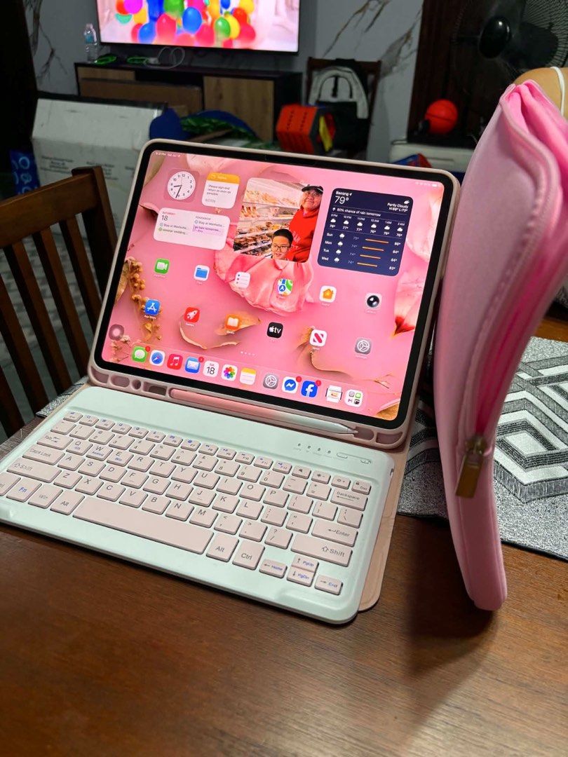 iPad Pro 13inch m5 256gb Wifi (Category: iPad) located in Dumaguete. Submitted by alecjimvillarante (Listing ID 1452138305, Image 1). Description: For Sale: IPad Pro M5 Wifi 256gb With Apple Warranty RFS: Rarely Used Bought from the USA in October of 2025 Inclusions: Free Pen, Case, Bag, Mouse and Keyboard. Free sf.