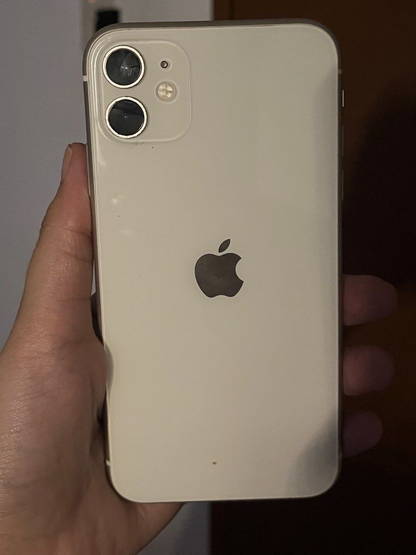 IPHONE 11 128 GB (Category: iPhone 11 Series) located in General Trias. Submitted by cai_frans (Listing ID 1452286754, Image 2). Description: Iphone 11 - white - 128 GB - 70% batt life - lady owned - no cracks, lcd & functional issues, no scratches too. - never been opened - bought from power mac - no cord or power brick included - negotiable for sure buyers only Willing to meet up around cavite and manila landmarks Feel free to message me if u h