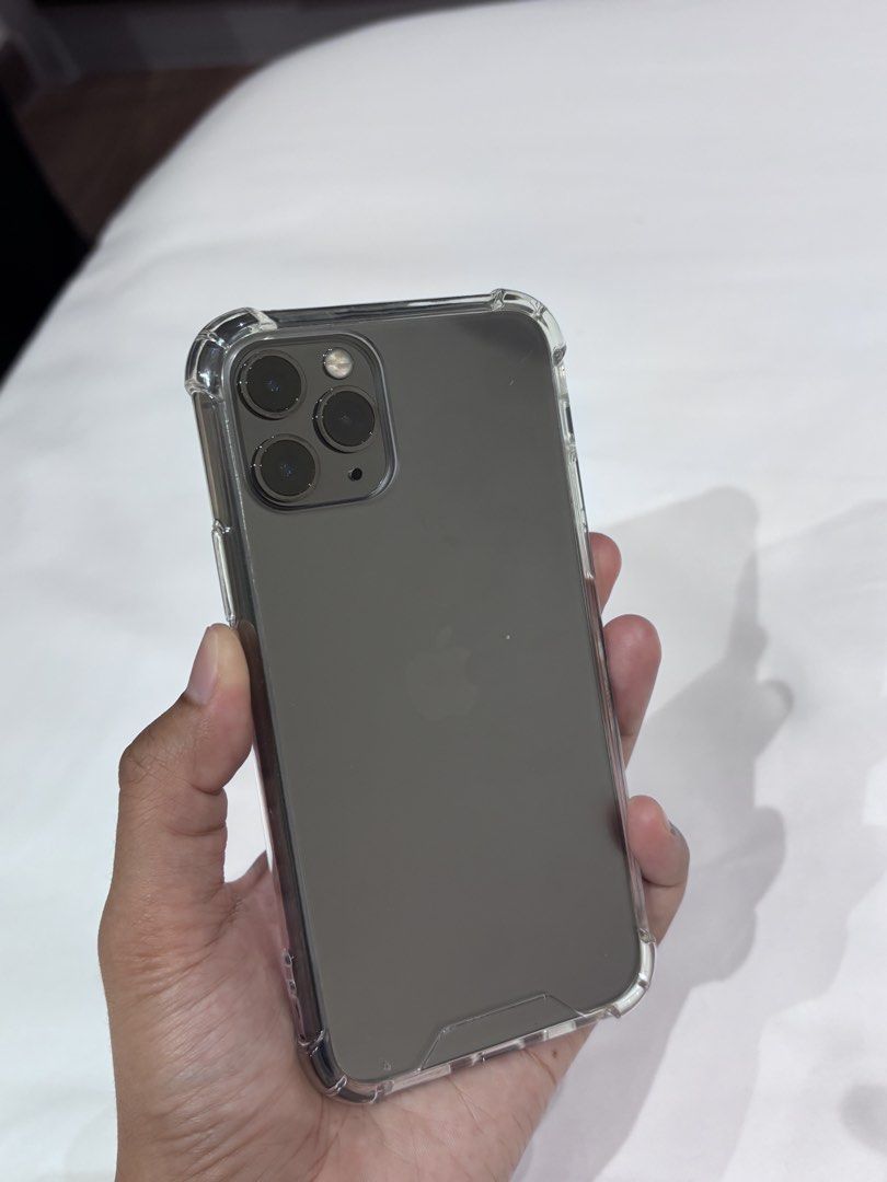 Iphone 11 Pro (Category: iPhone 11 Series) located in Kuala Kangsar. Submitted by nrrizzati (Listing ID 1452305621, Image 2). Description: Everything is working well: Camera (front & back) Face ID Touchscreen Speakers, buttons, WiFi, etc. Things to note: * Battery Health: 75% * Display has been replaced before, so it’s not the original screen, but it works perfectly fine. * Minor scratches and no cracks on the body. * Only comes with the phone & 