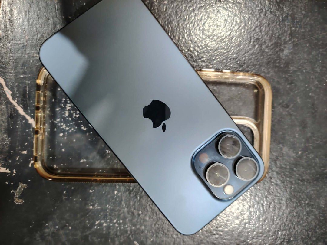 Iphone 15 promax 256gb (Category: iPhone 15 Series) located in Manila. Submitted by ginkgobiloba00 (Listing ID 1452214611, Image 2). Description: For sale iphone 15 promax 256gb. Makinis pwedeng pwede sa maarte. Globe locked. PM sa interested. Pag usapan natin..
