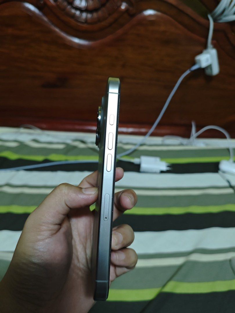 Iphone 16 Pro 256 (Category: iPhone 16 Series) located in Las Pinas. Submitted by jalani01 (Listing ID 1452313038, Image 3). Description: NOT GREEN HILLS ❌ POWER MAC with receipt ✅ First owner ✅ No issue makinis ✅ See picture for all details posted Pm for sure buyer.