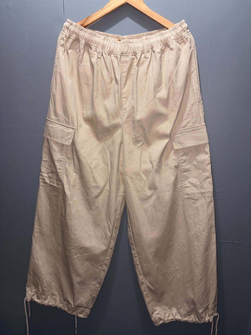 Japan High Quality Baggy Cargo Pants (Category: Other Bottoms) located in Bauang. Submitted by ivaniboy (Listing ID 1452295954, Image 1). Description: size 32-42 W / 40.5 L Thigh: 16” / 12.5” Hem Good as new No flaws! Solid fit neto! 650 only.