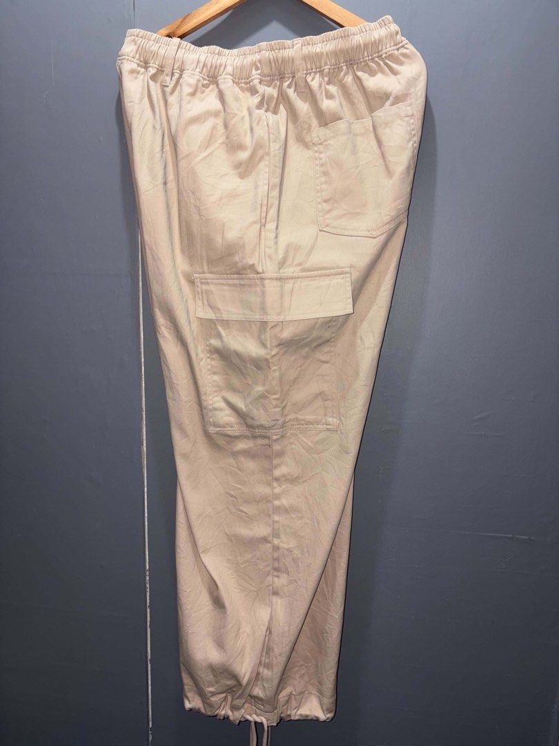 Japan High Quality Baggy Cargo Pants (Category: Other Bottoms) located in Bauang. Submitted by ivaniboy (Listing ID 1452295954, Image 2). Description: size 32-42 W / 40.5 L Thigh: 16” / 12.5” Hem Good as new No flaws! Solid fit neto! 650 only.