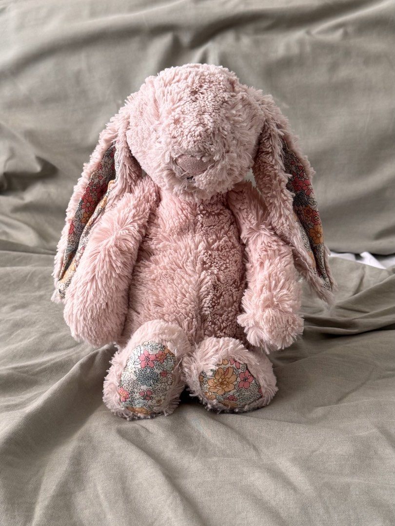 Jellycat blossom blush bunny medium *authentic (Category: Plushies & Soft Toys) located in Pasig City. Submitted by lovedpicks (Listing ID 1452148036, Image 2). Description: RARE/RETIRED JELLYCAT 🤍 Authentic jellycat blossom blush bunny! Medium .